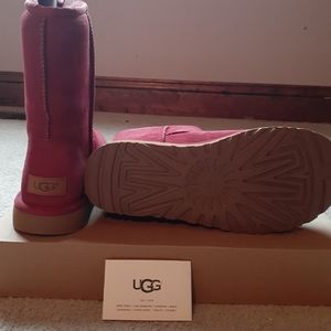 UGG Women's Classic Short II, Garnet, Size Women's 9 M US